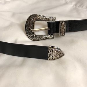 Accented buckle belt